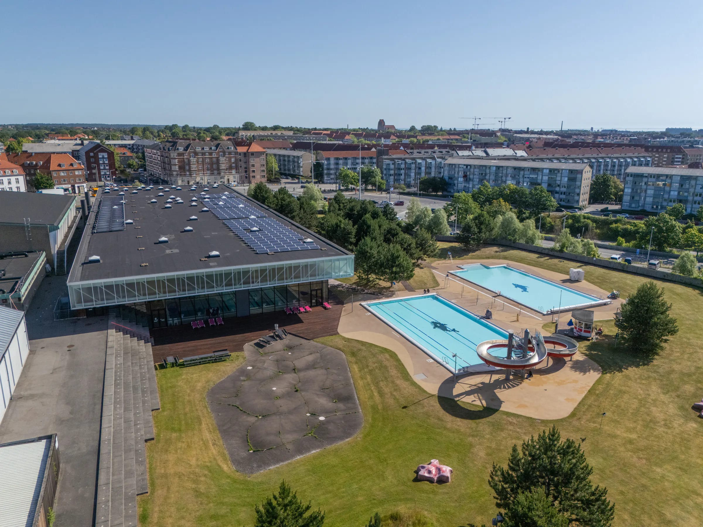 Aerial view of Bellahøj Outdoor Pool photographed by rt rosenberg